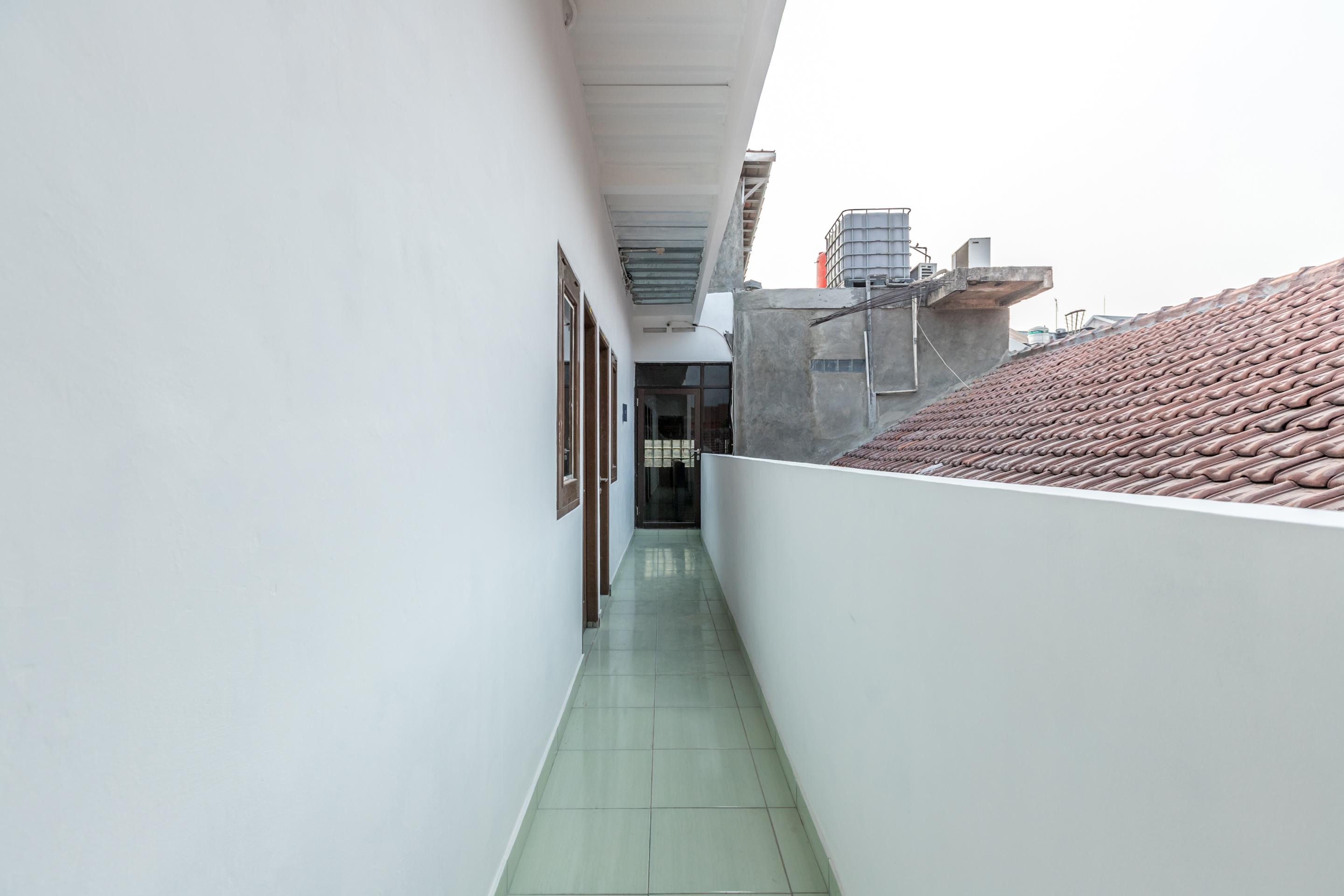 Super Oyo 1487 Residence Khoe Jakarta Exterior photo