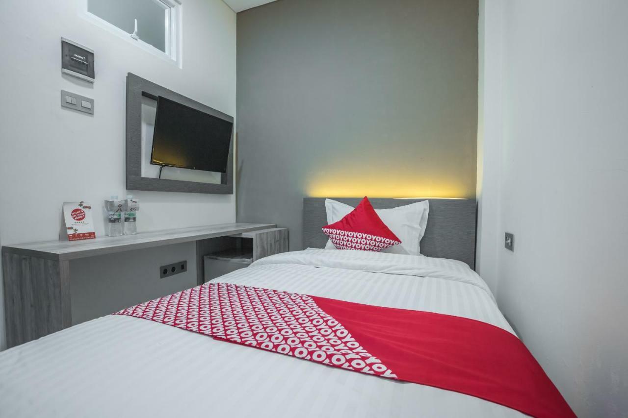 Super Oyo 1487 Residence Khoe Jakarta Exterior photo
