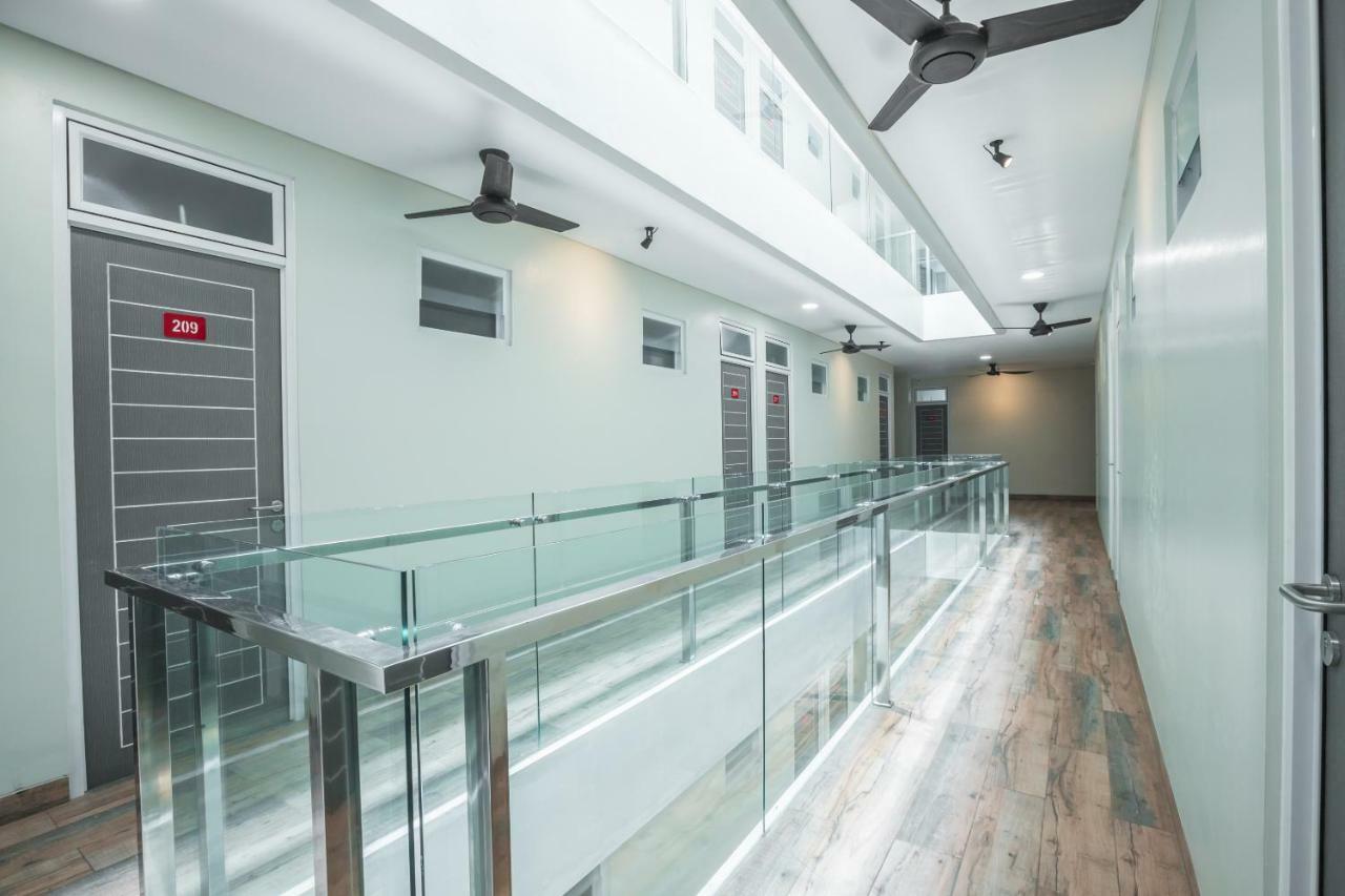 Super Oyo 1487 Residence Khoe Jakarta Exterior photo