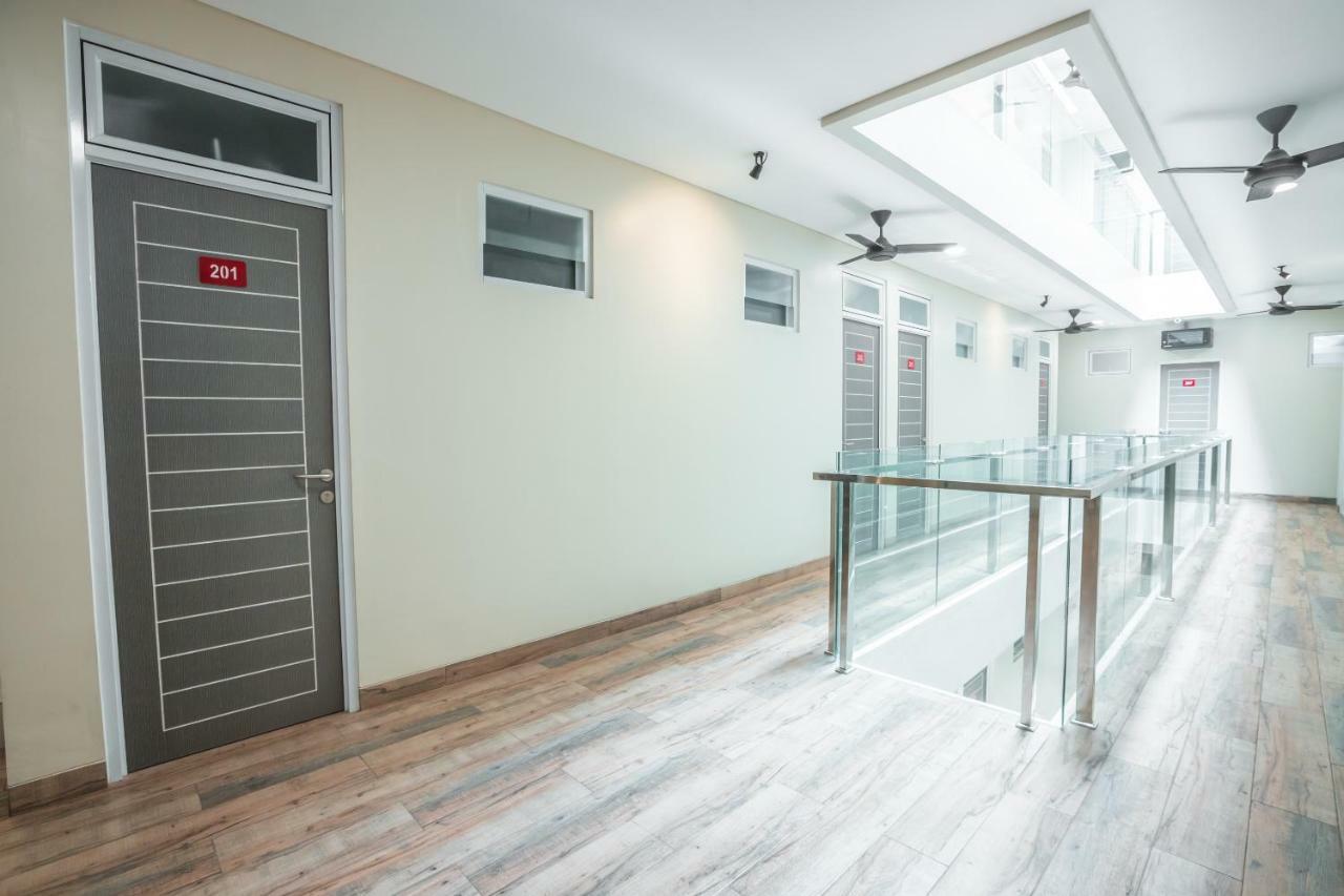 Super Oyo 1487 Residence Khoe Jakarta Exterior photo